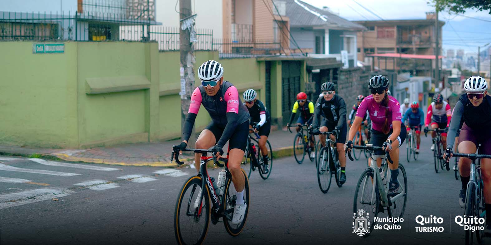 Quito se viste de rosa Empresa P blica Metropolitana de Gesti n